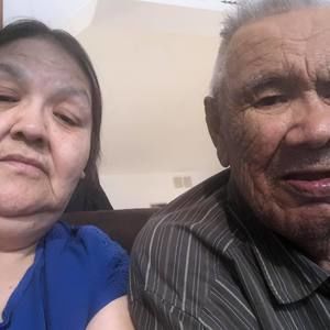 Meet your Posher, Connie